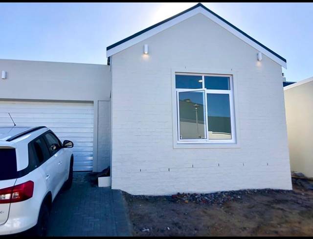 3 BEDROOM HOUSE FOR SALE IN SANDBAAI